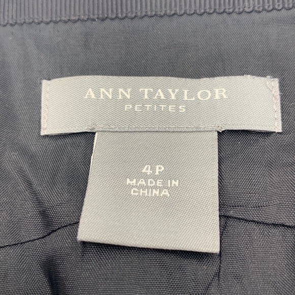 Ann Taylor Geometric Pattern Skirt (Black and White/Off White) Size 4P - Picture 4 of 16